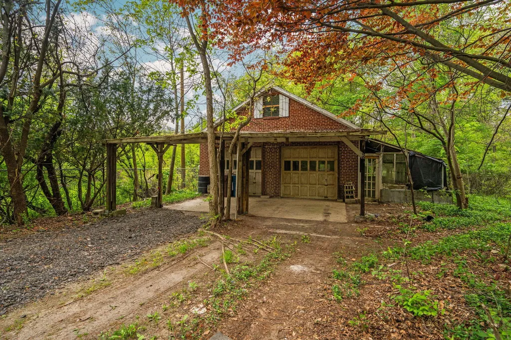 2203 Hickman Road Superior Charter Township MI 48198