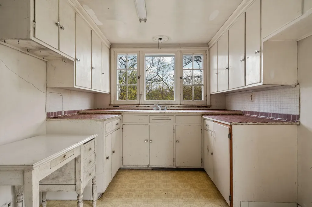 2203 Hickman Road Superior Charter Township MI 48198