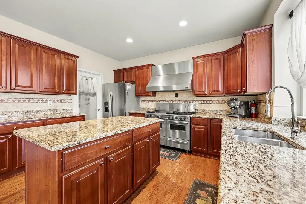 6871 Lakeway Street Ypsilanti Charter Township MI 48197