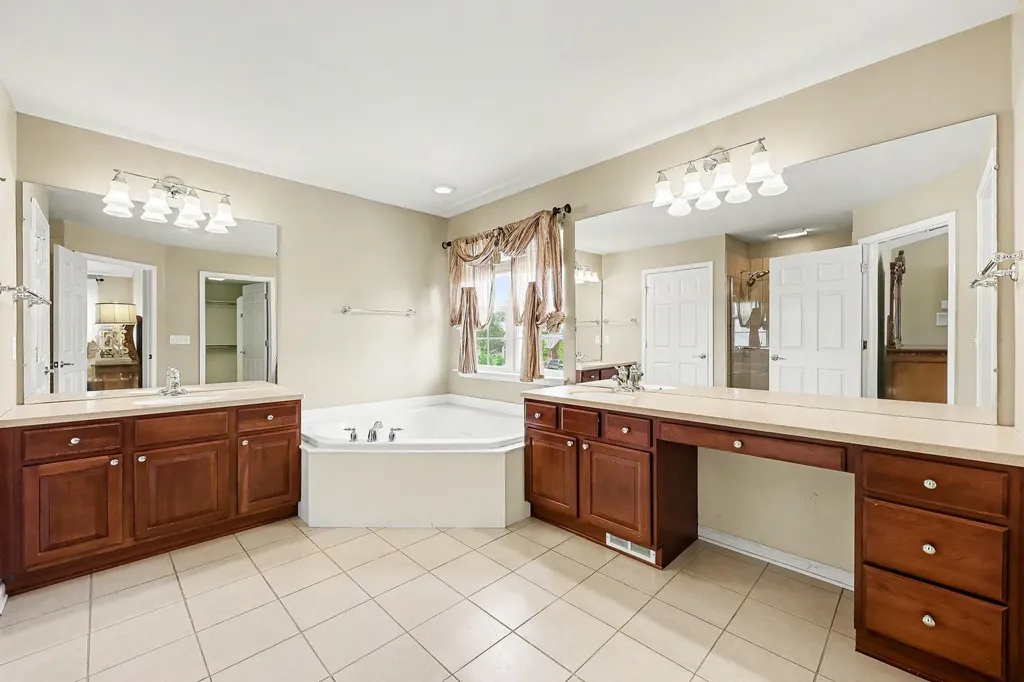 6871 Lakeway Street Ypsilanti Charter Township MI 48197