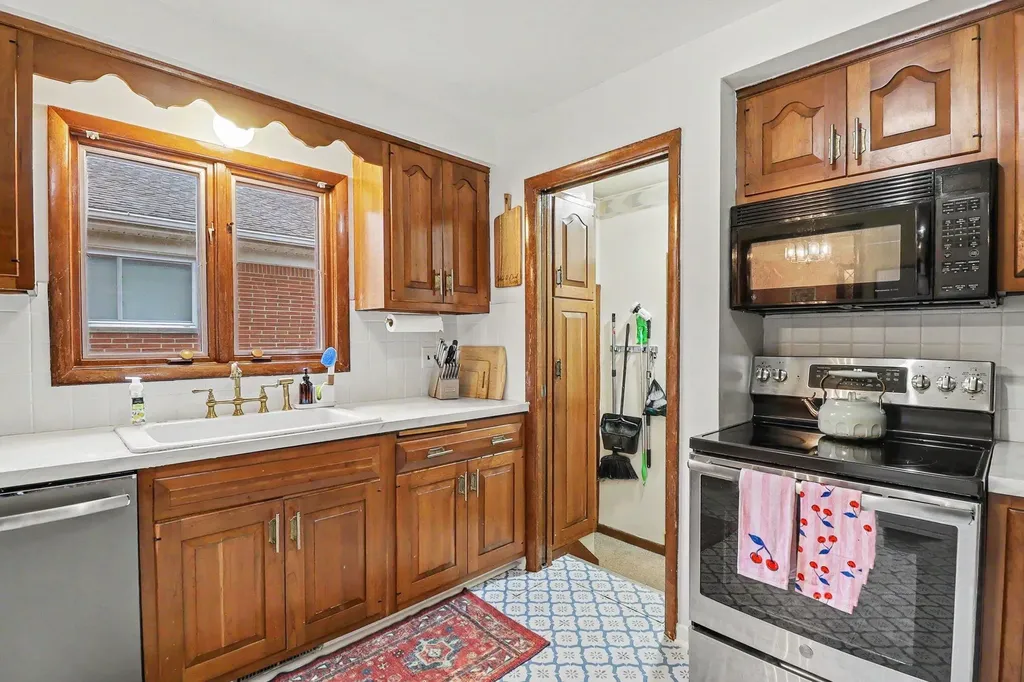 4114 Mckinley Street Dearborn Heights City MI 48125