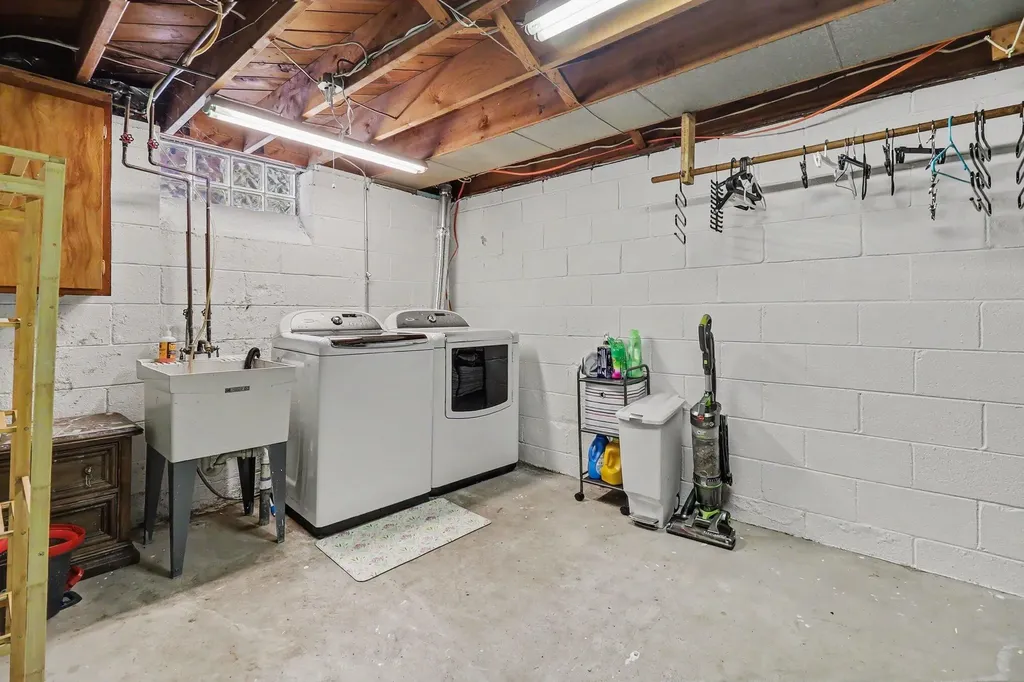 4114 Mckinley Street Dearborn Heights City MI 48125