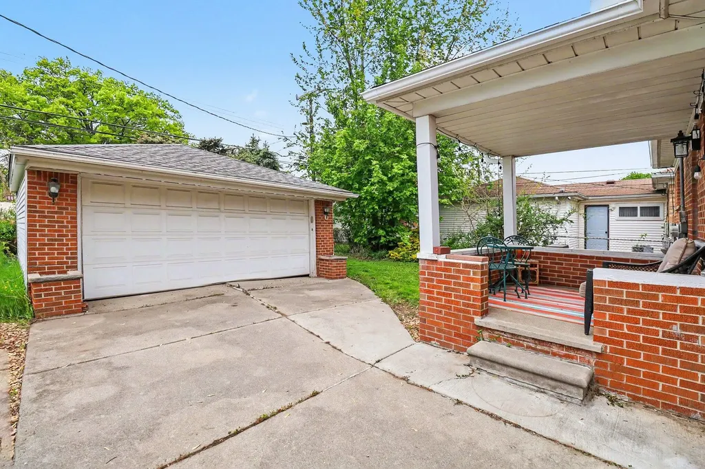 4114 Mckinley Street Dearborn Heights City MI 48125