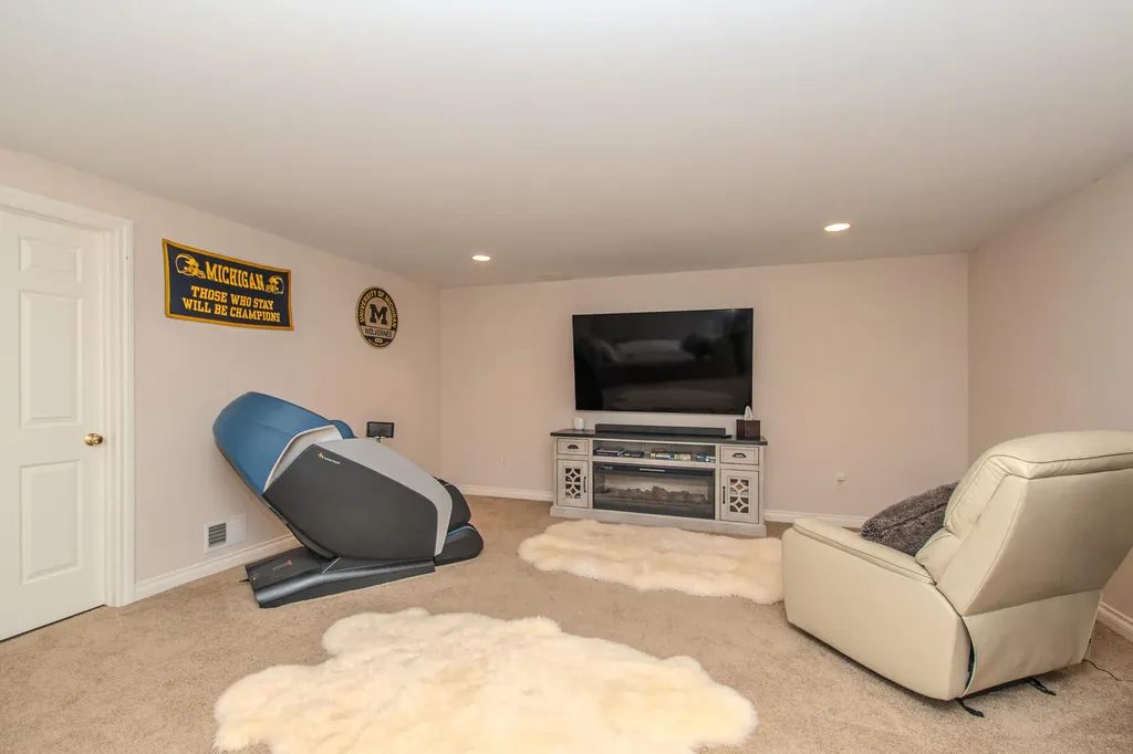 4324 Lohr Road Pittsfield Charter Township MI 48108