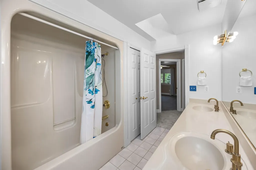 6140 Saline Ann Arbor Road Lodi Township MI 48176