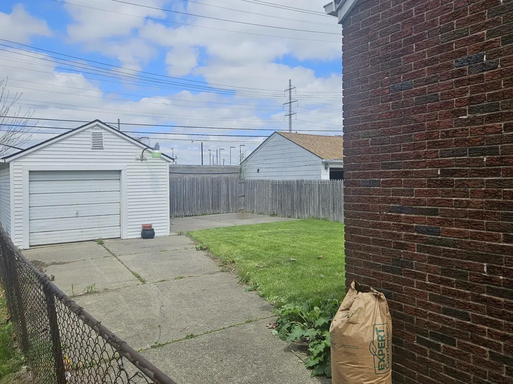 15237 Carlisle Street Detroit City MI 48205