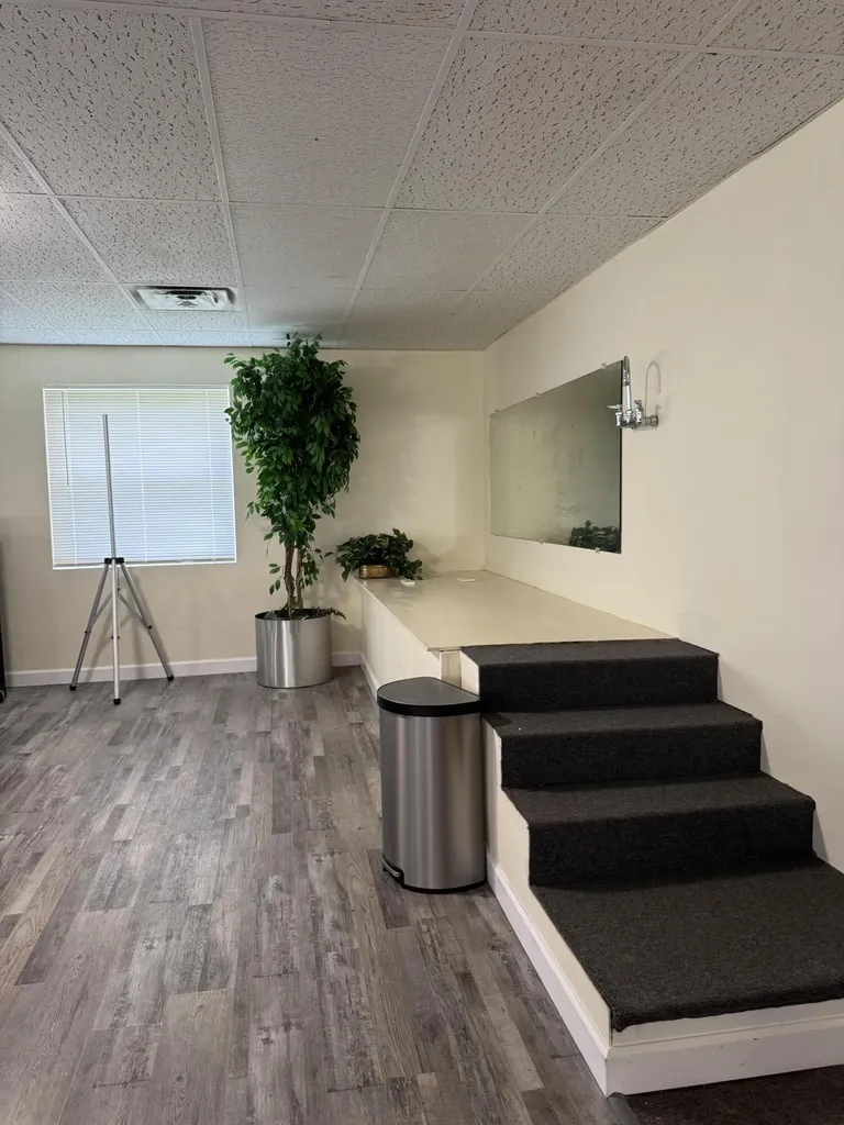 5455 S Wayne Road Wayne City MI 48184