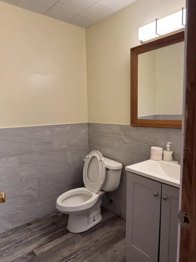 5455 S Wayne Road Wayne City MI 48184