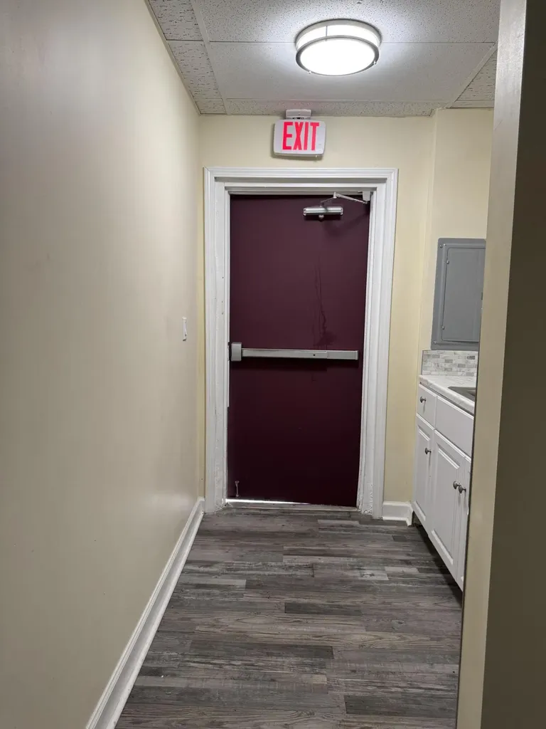 5455 S Wayne Road Wayne City MI 48184