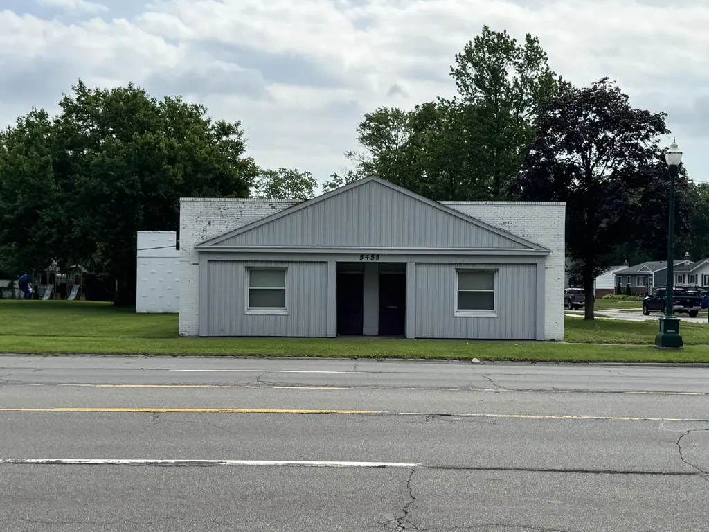 5455 S Wayne Road Wayne City MI 48184