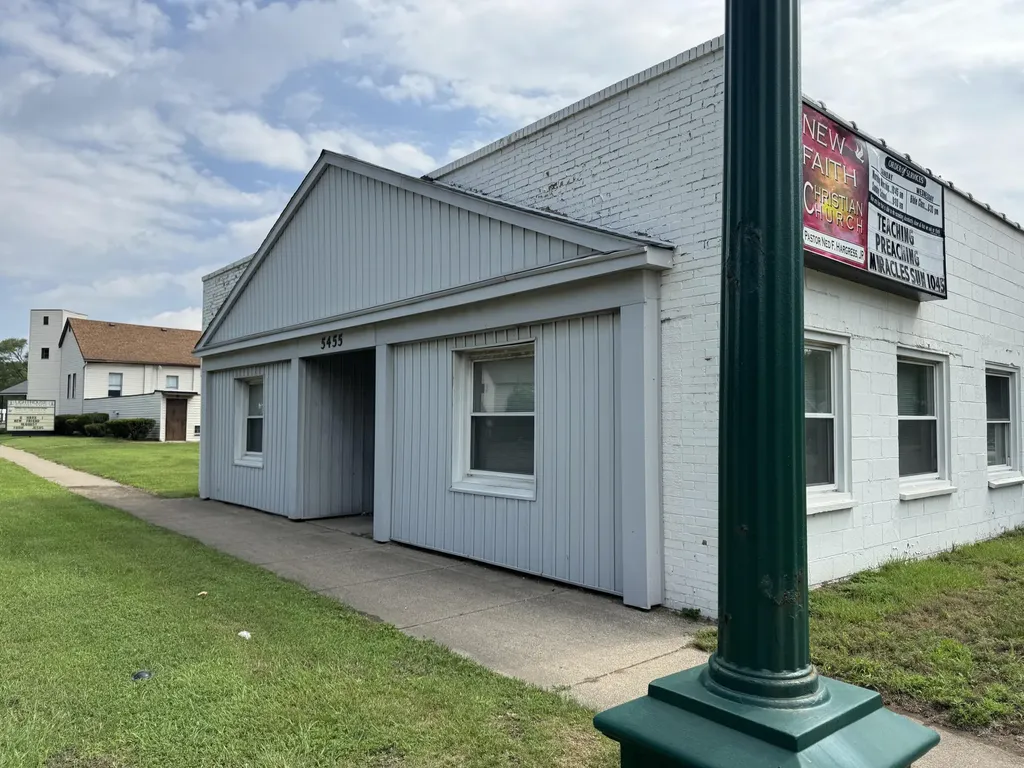 5455 S Wayne Road Wayne City MI 48184