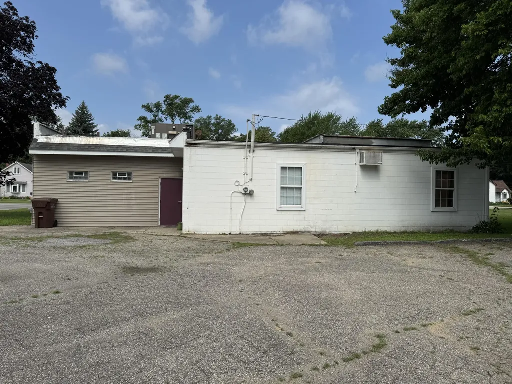 5455 S Wayne Road Wayne City MI 48184