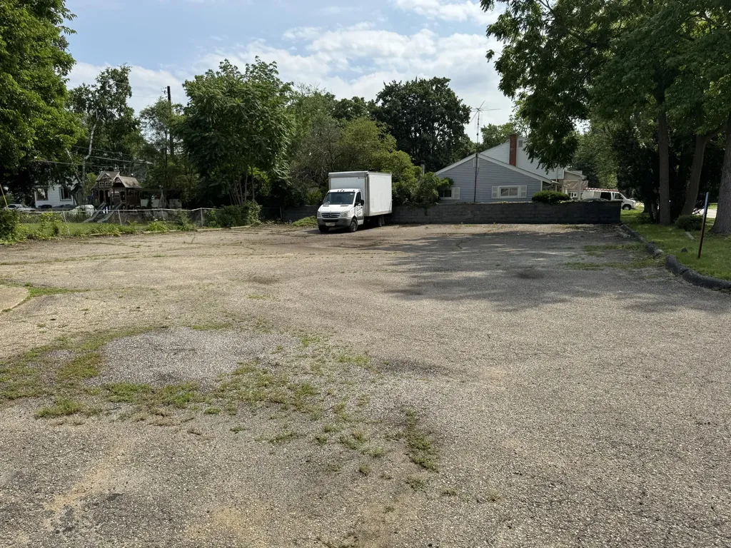 5455 S Wayne Road Wayne City MI 48184