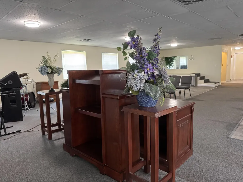 5455 S Wayne Road Wayne City MI 48184