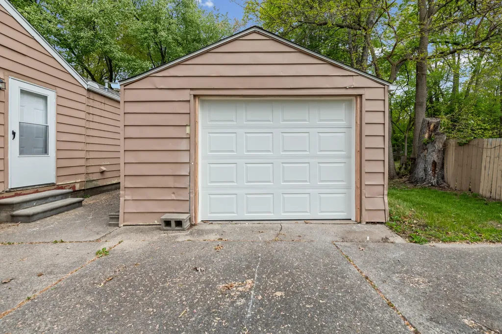 20480 Mada Avenue Southfield City MI 48075