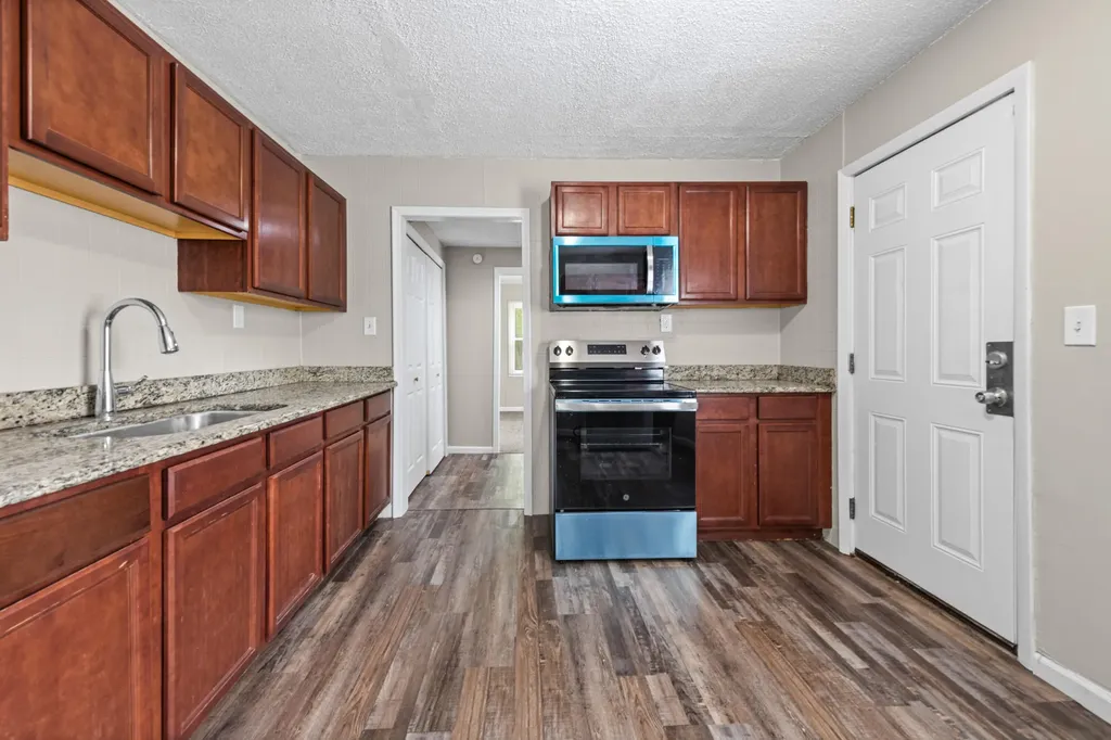 20480 Mada Avenue Southfield City MI 48075