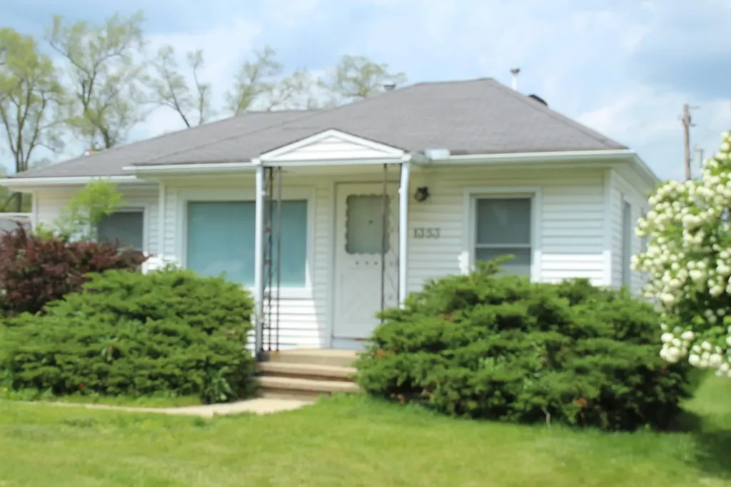 1353 Davis Street Ypsilanti Charter Township MI 48198