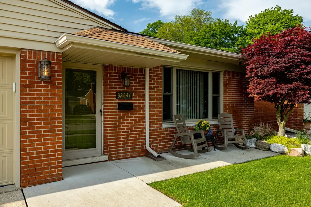 32647 Hees Street Livonia City MI 48150