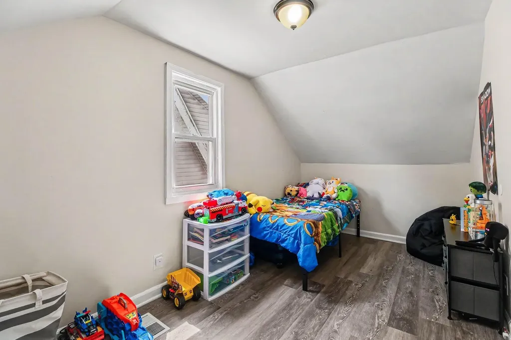 7541 Orchard Avenue Warren City MI 48091