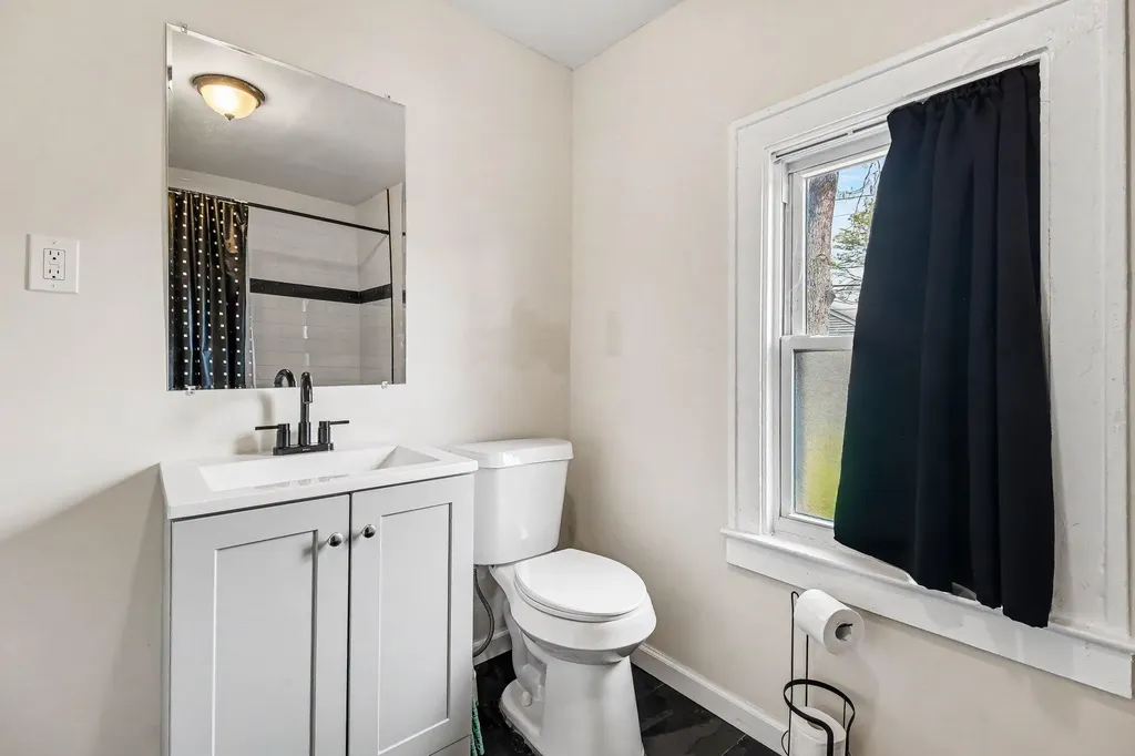7541 Orchard Avenue Warren City MI 48091