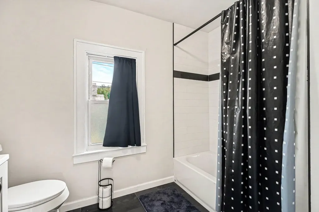 7541 Orchard Avenue Warren City MI 48091
