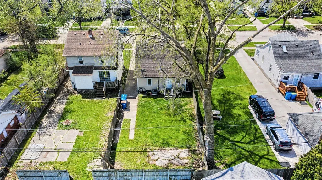 7541 Orchard Avenue Warren City MI 48091