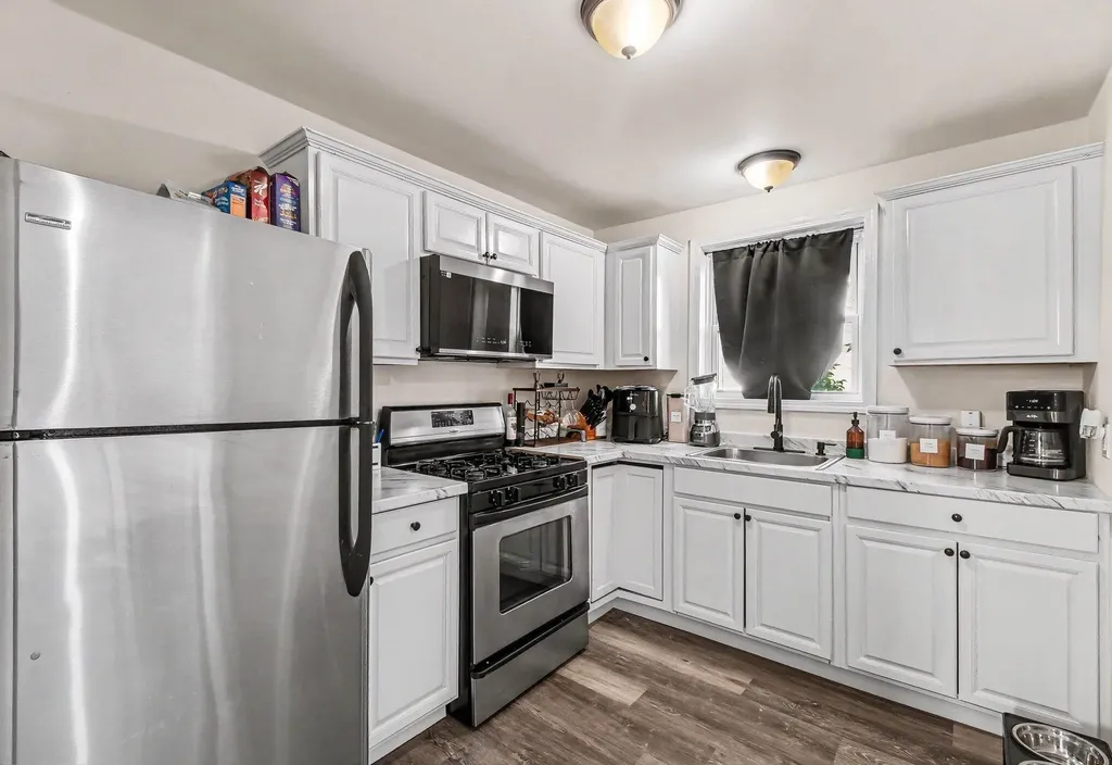 7541 Orchard Avenue Warren City MI 48091