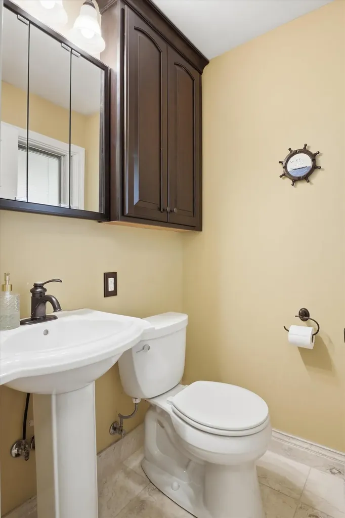 16195 Madoline Street Beverly Hills Village MI 48025