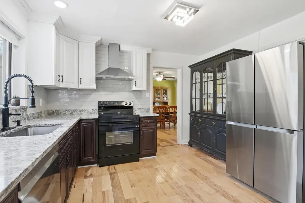 16195 Madoline Street Beverly Hills Village MI 48025