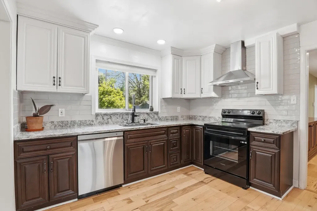 16195 Madoline Street Beverly Hills Village MI 48025