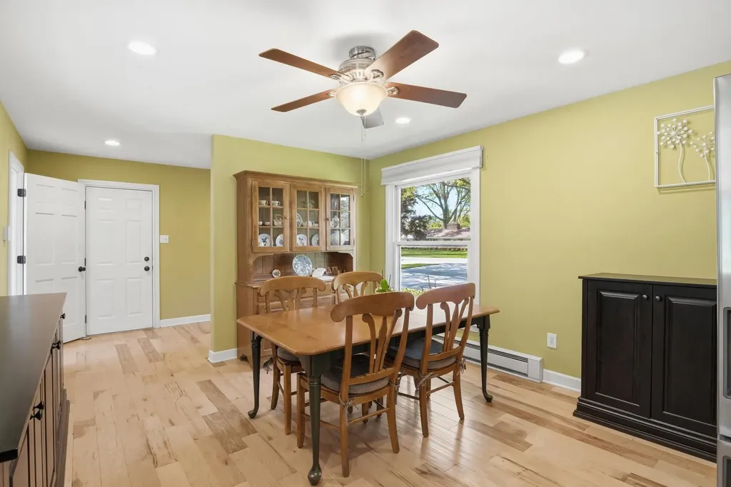 16195 Madoline Street Beverly Hills Village MI 48025