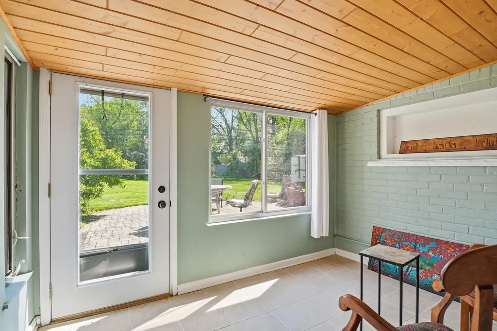16195 Madoline Street Beverly Hills Village MI 48025
