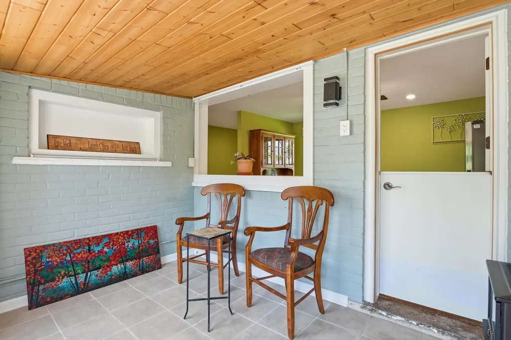 16195 Madoline Street Beverly Hills Village MI 48025