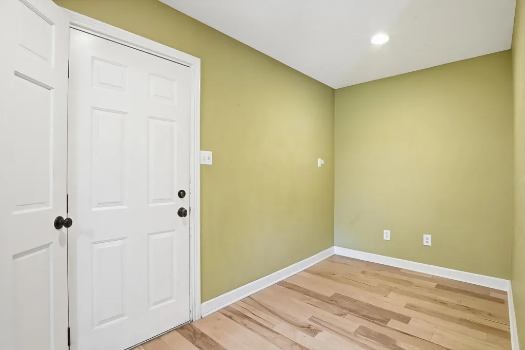 16195 Madoline Street Beverly Hills Village MI 48025