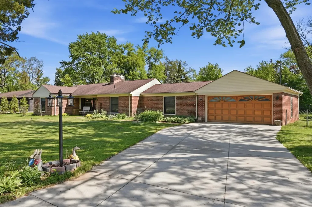 16195 Madoline Street Beverly Hills Village MI 48025
