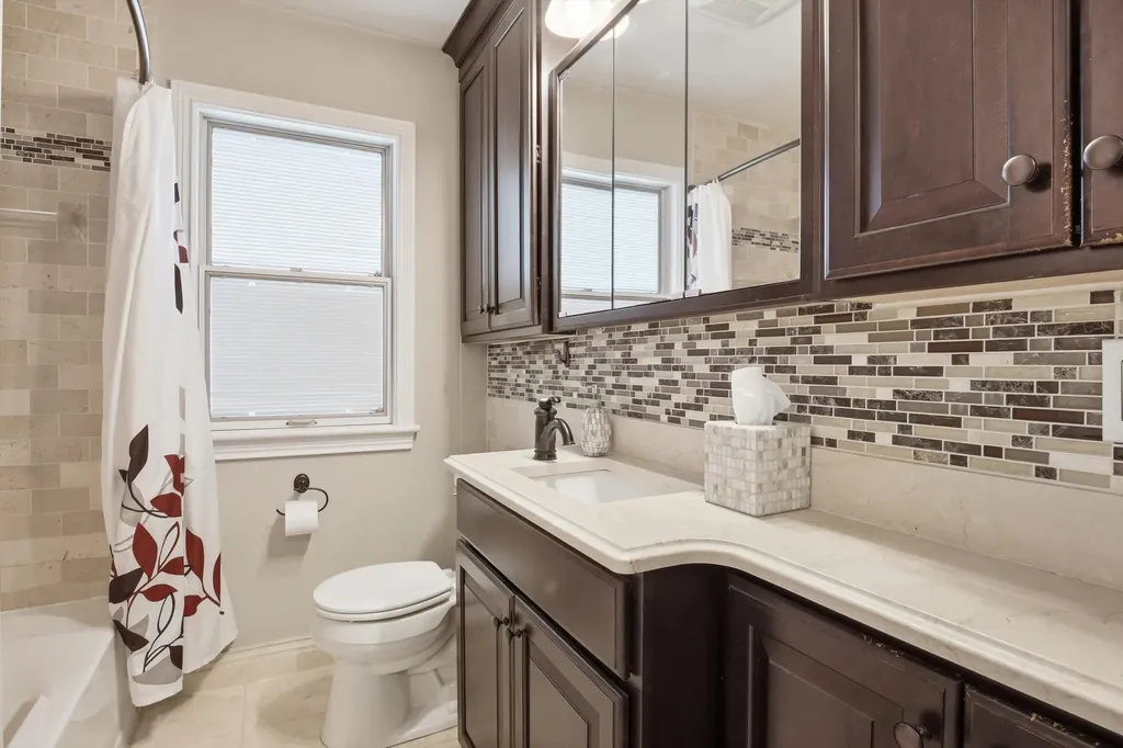 16195 Madoline Street Beverly Hills Village MI 48025