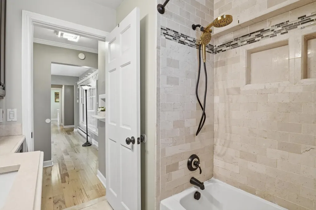 16195 Madoline Street Beverly Hills Village MI 48025