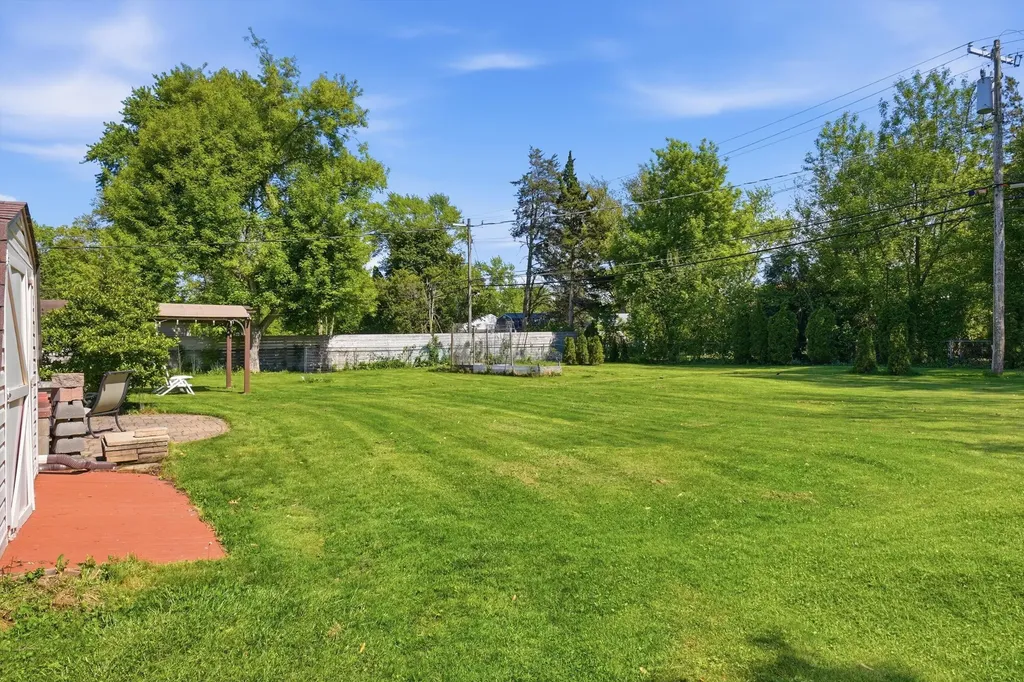 16195 Madoline Street Beverly Hills Village MI 48025