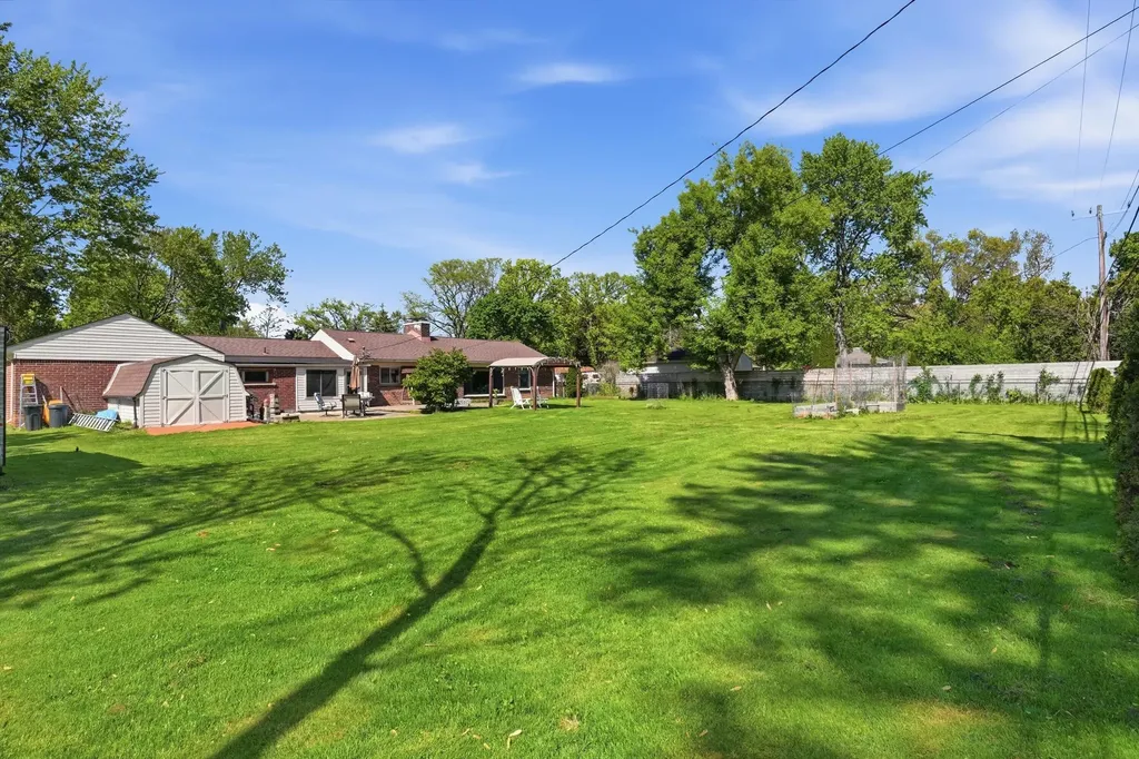 16195 Madoline Street Beverly Hills Village MI 48025