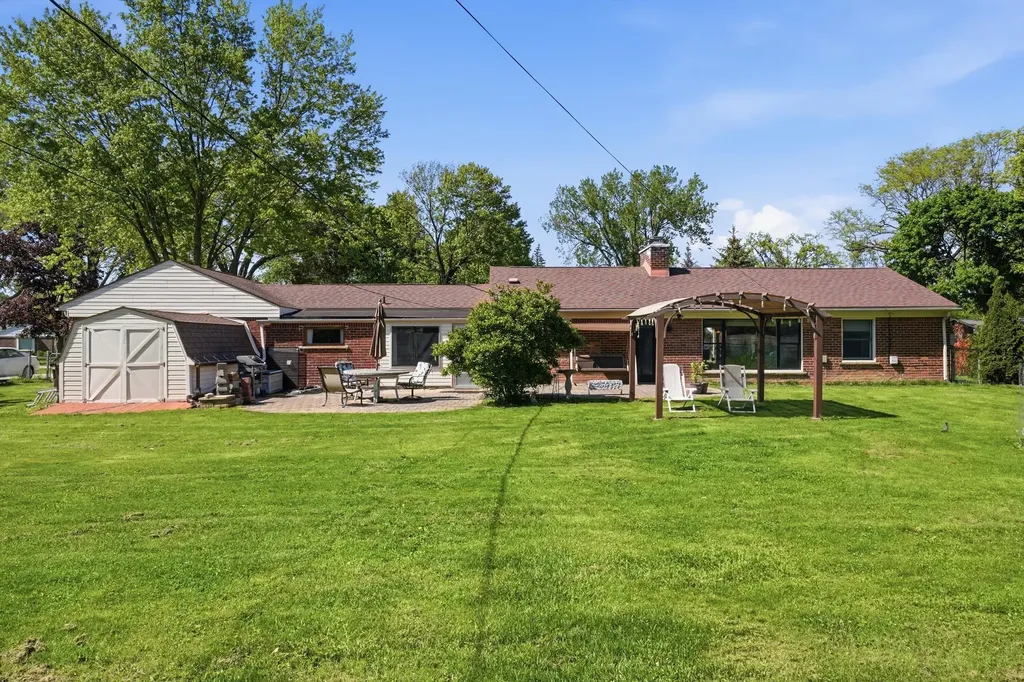 16195 Madoline Street Beverly Hills Village MI 48025