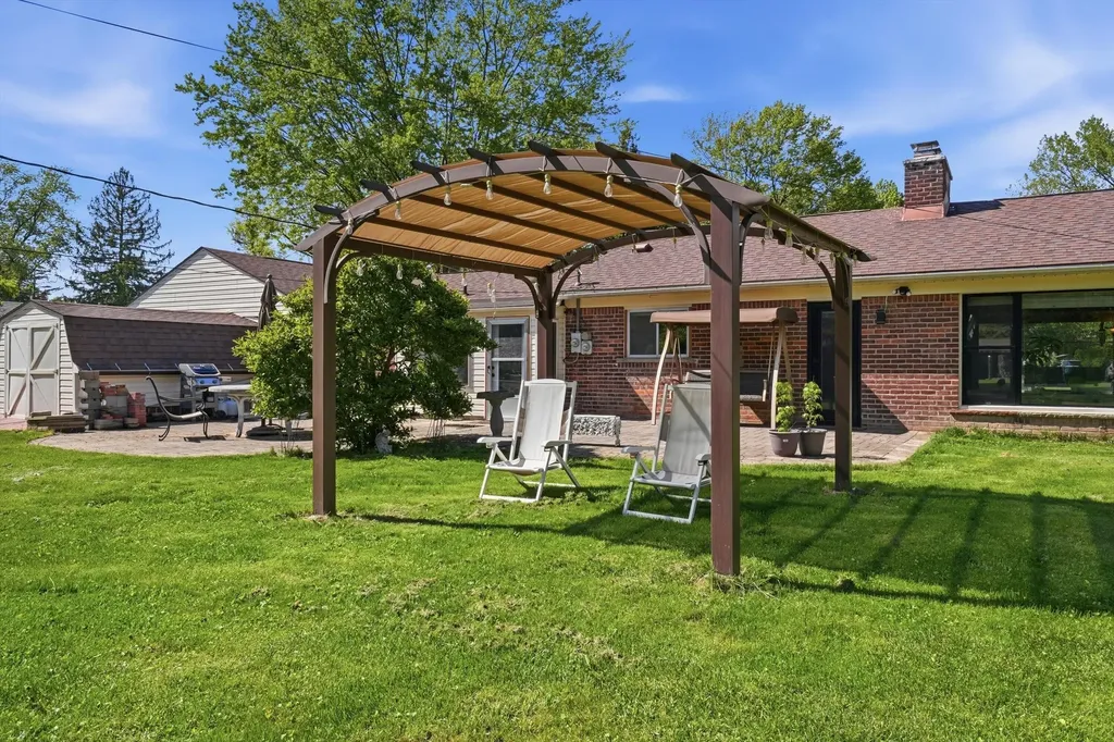 16195 Madoline Street Beverly Hills Village MI 48025
