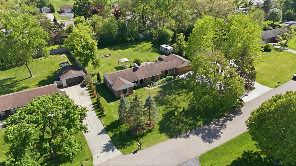 16195 Madoline Street Beverly Hills Village MI 48025