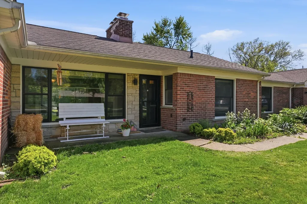 16195 Madoline Street Beverly Hills Village MI 48025