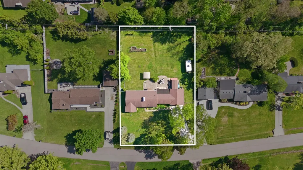 16195 Madoline Street Beverly Hills Village MI 48025