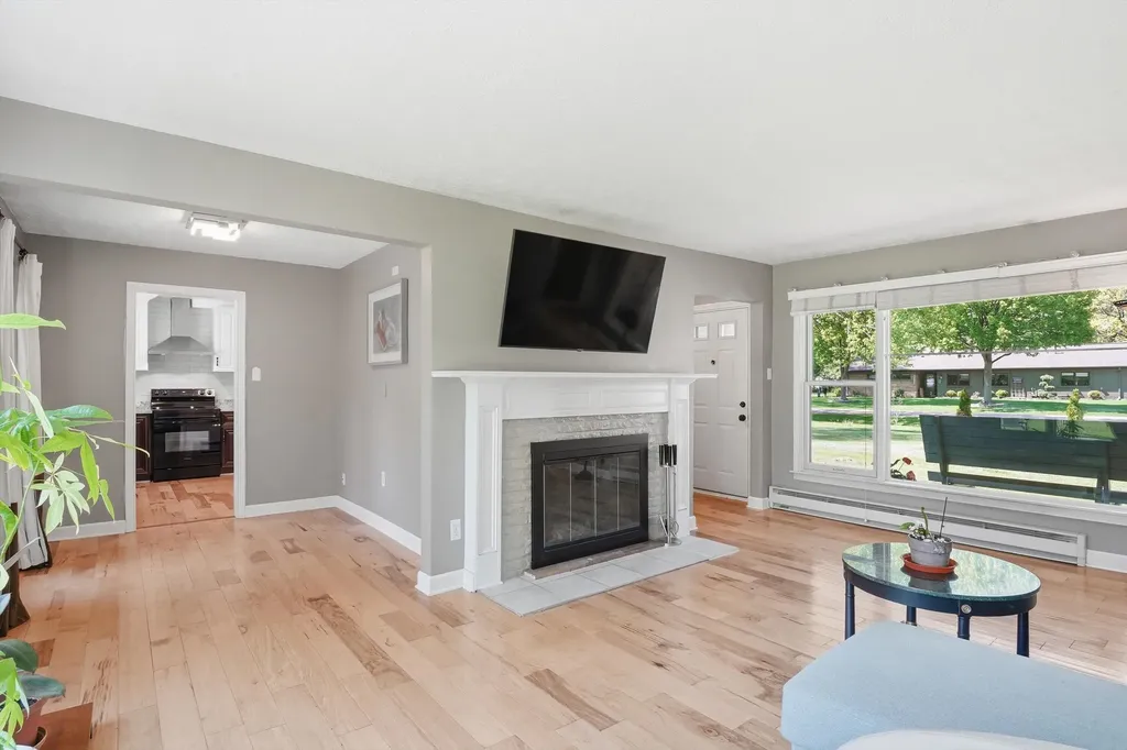 16195 Madoline Street Beverly Hills Village MI 48025