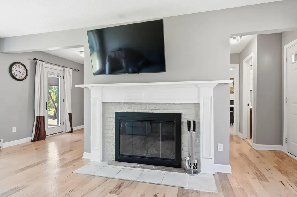 16195 Madoline Street Beverly Hills Village MI 48025