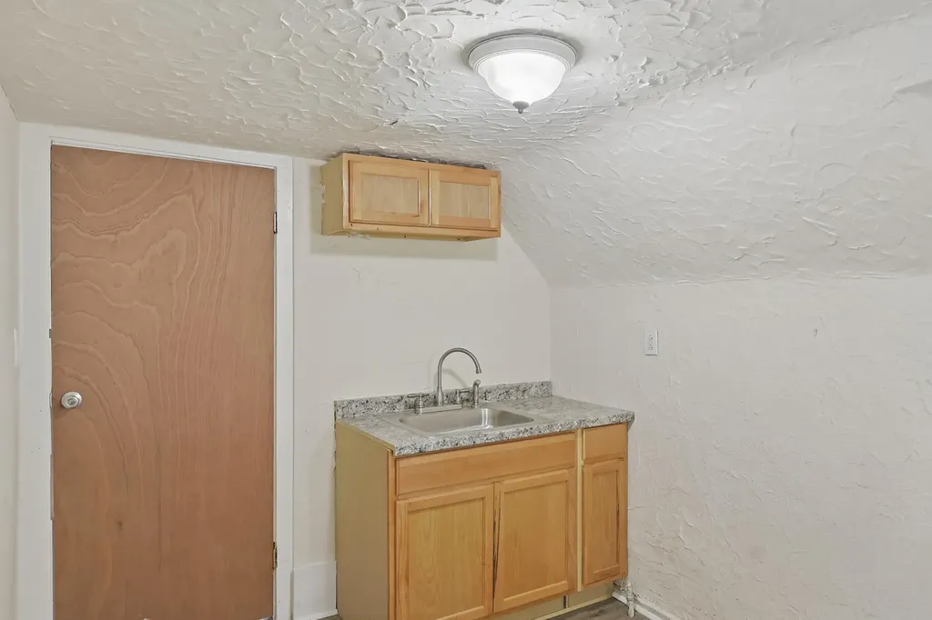 28 E Henry Street River Rouge City MI 48218