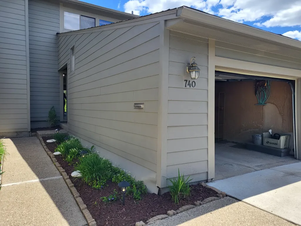740 Peninsula Court Ann Arbor City MI 48105