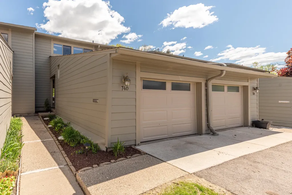 740 Peninsula Court Ann Arbor City MI 48105