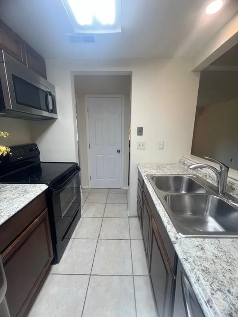 1472 W Chateau Vert Street Ypsilanti Charter Township MI 48197